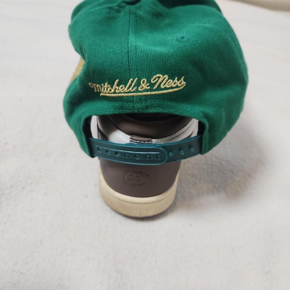 Mitchell‎ & Ness Boston Celtics Snapback Hat - Green/Gold Script/Satin - Picture 3 of 5